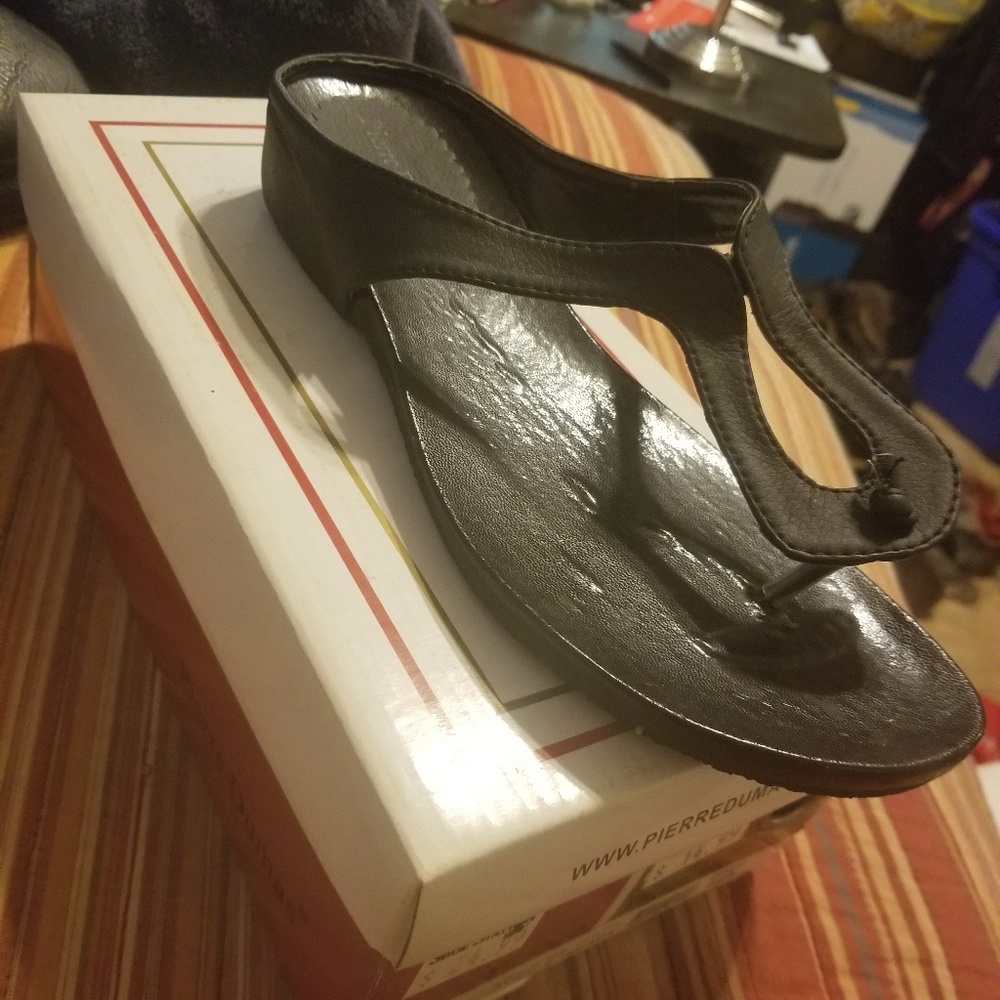 Sandles